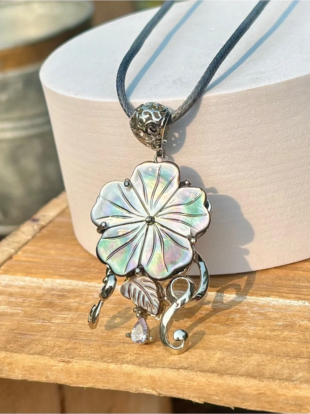 NEW! Flower Abalone Shell Necklace